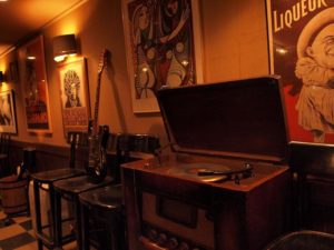 bar BOU 店内